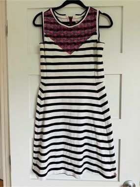 5 for $25 // Hatley fit and flare dress with pink knit pattern small